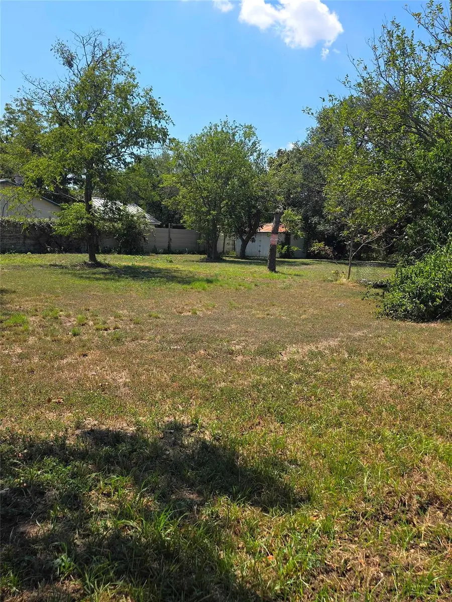 209 W South St, Kyle, TX 78640 - #2