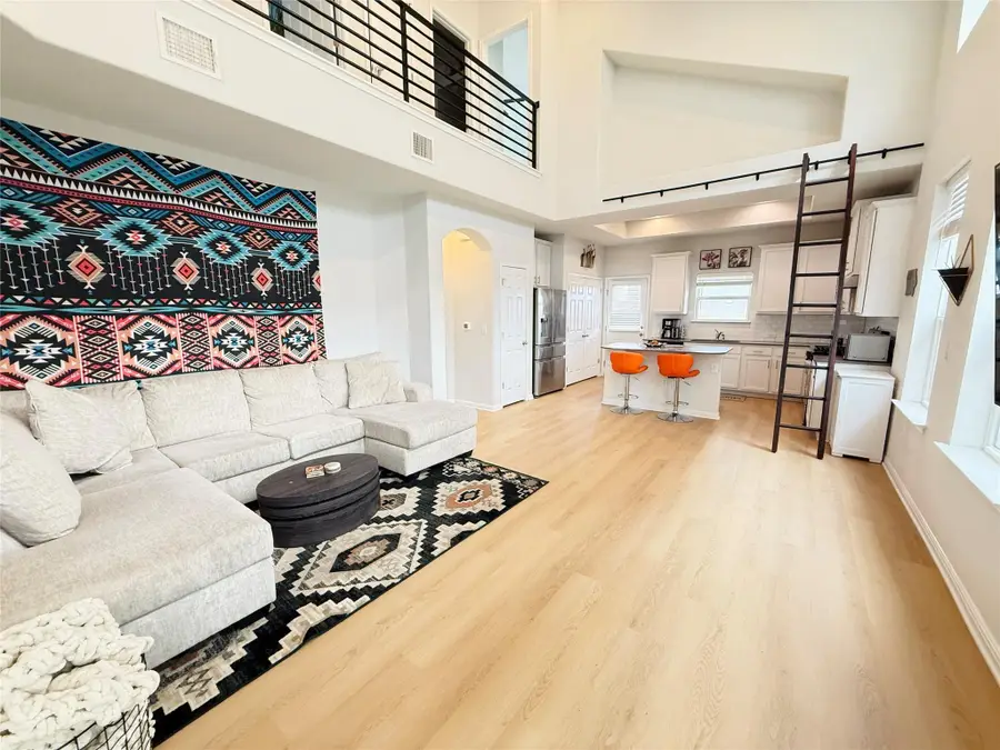 10221 Forest Grove Dr, Austin, TX 78747 - #2