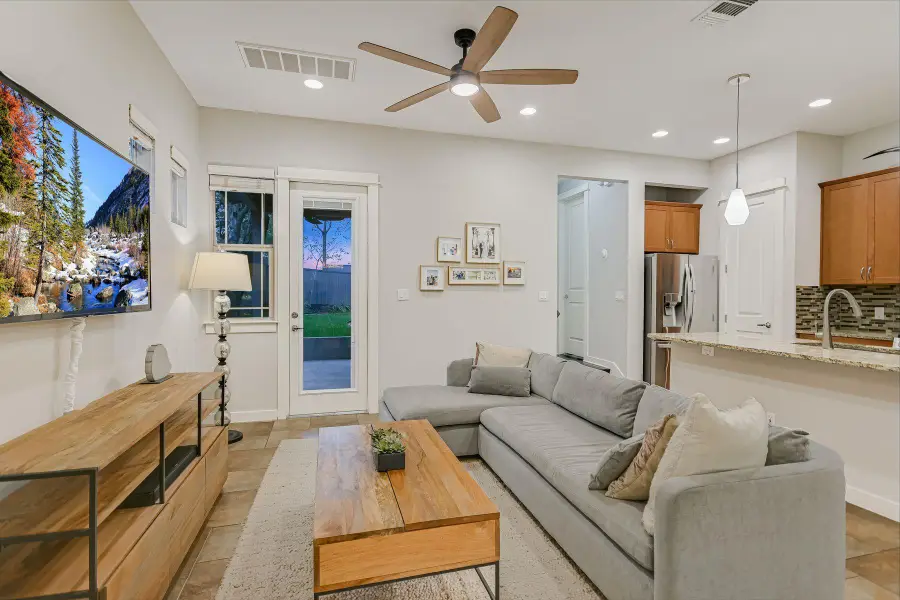 2206 Schriber St #B, Austin, TX 78704 - #3