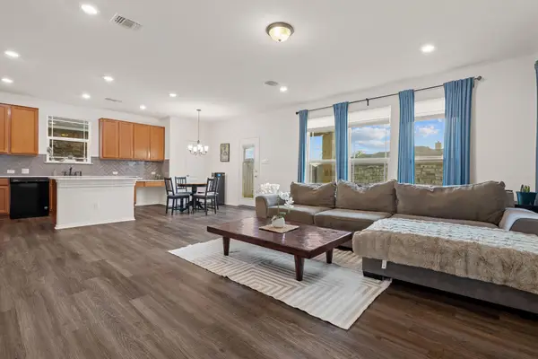 209 Sage Derby Dr, Hutto, TX 78634