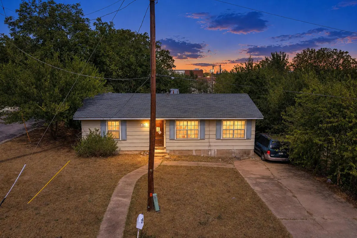 200 E Hoopes Ave, Pflugerville, TX 78660 - #1