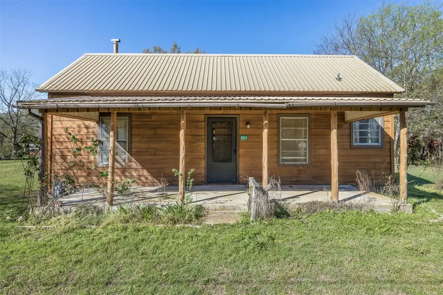 809 N Main St, Lexington, TX 78947 - #2