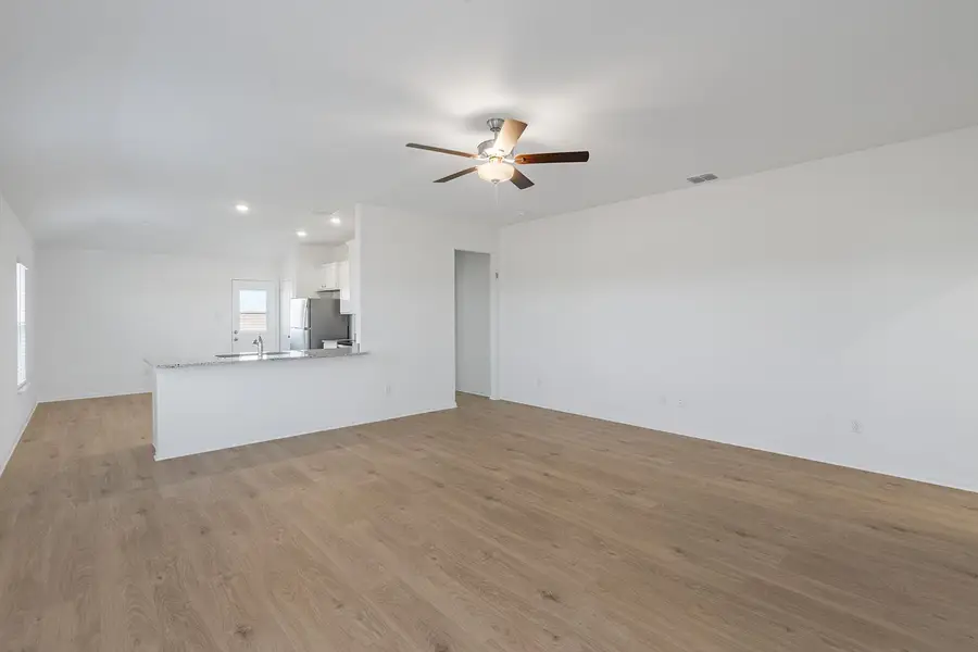 129 Paria Ct, Jarrell, TX 76537 - Image #3