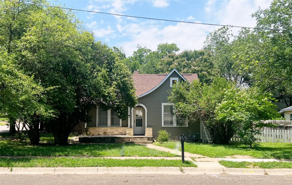 207 W 5th St, Lampasas, TX 76550 - Image #1