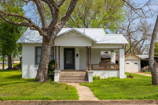 258 N Water St, La Grange, TX 78945