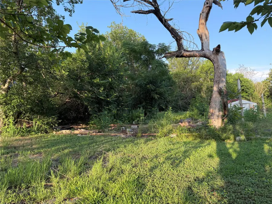 602 Burkett St, Taylor, TX 76574 - #2