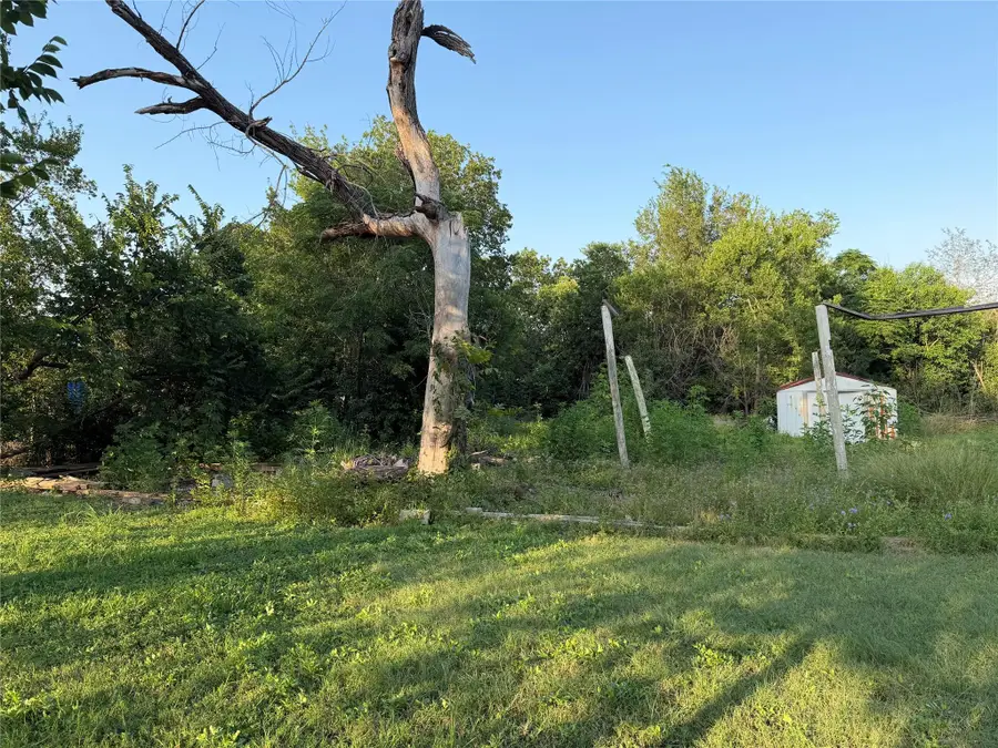 602 Burkett St, Taylor, TX 76574 - #3