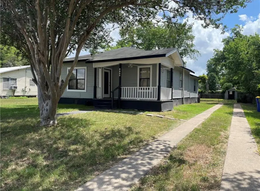1120 Saint Paul St, Gonzales, TX 78629 - #2