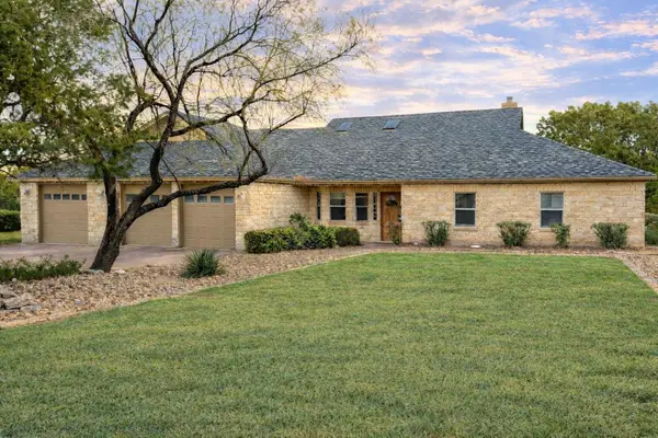 945 Wesley Ridge Dr, Spicewood, TX 78669