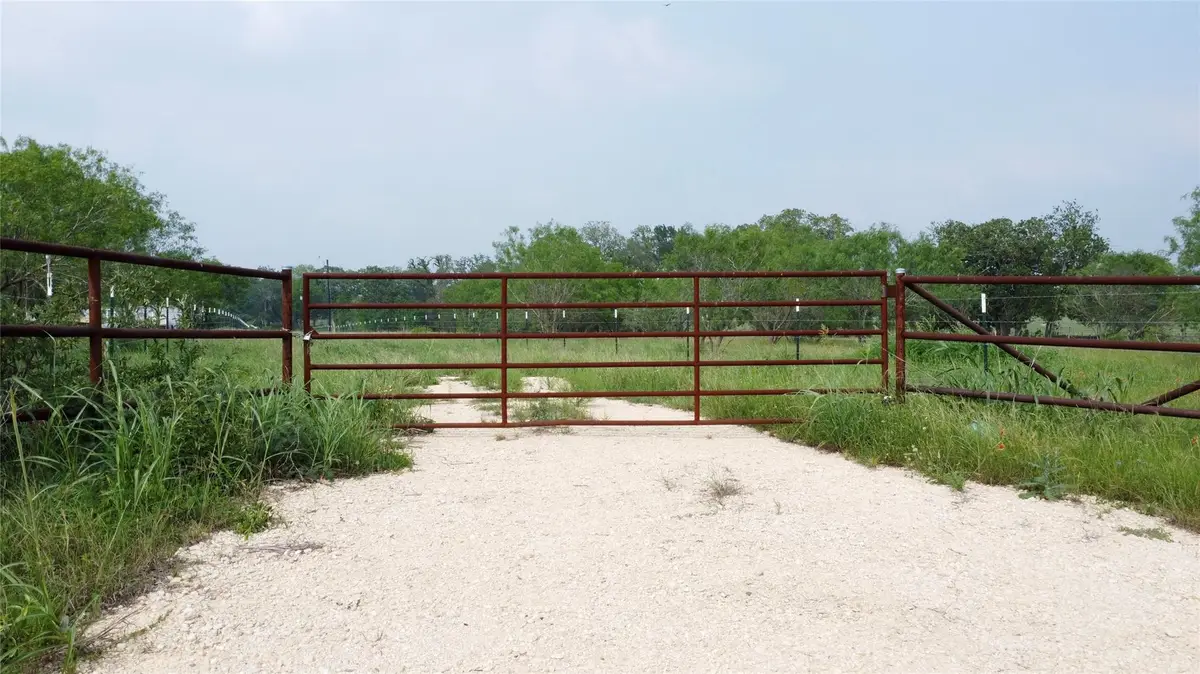 4177 Old Colony Line Rd, Lockhart, TX 78644 - #1