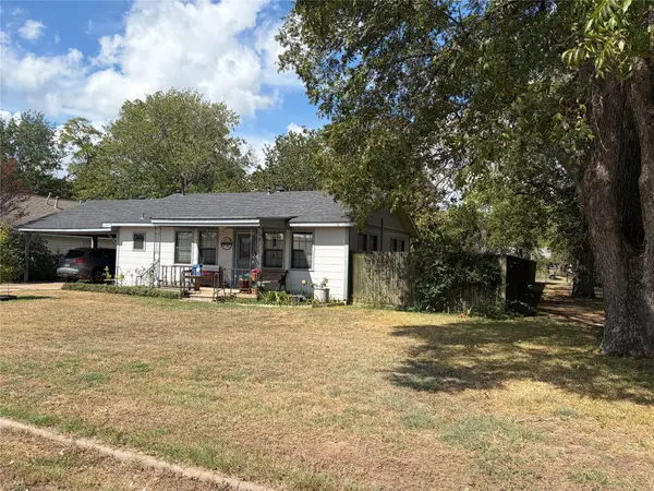 307 Whitehead St, Smithville, TX 78957