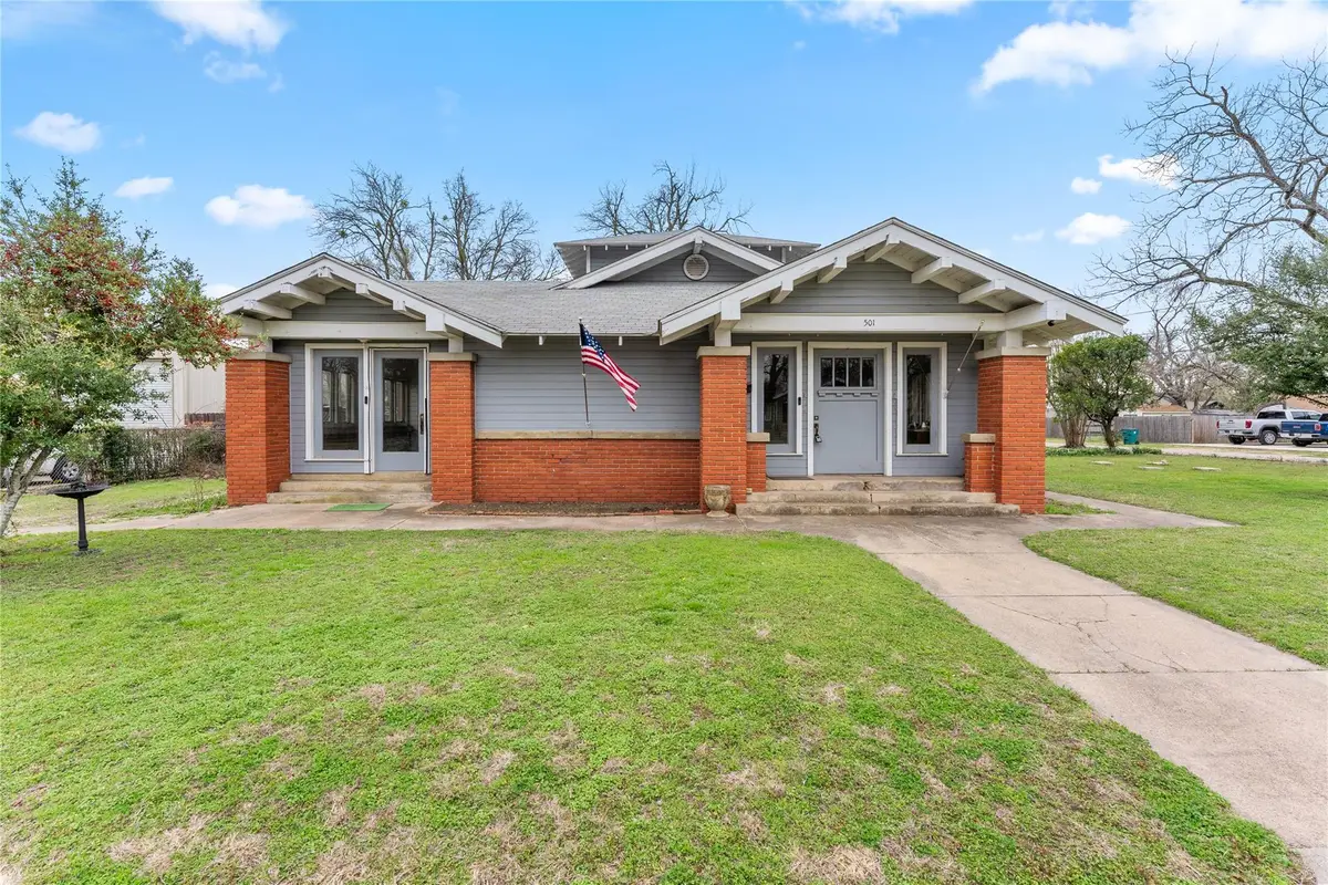 501 E 6th St, Cameron, TX 76520 - #1