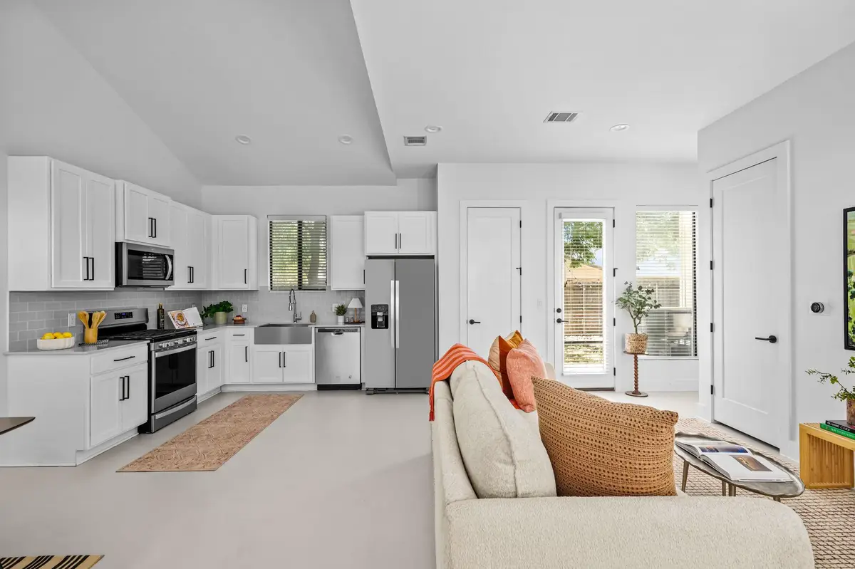 939 E 52nd St, Austin, TX 78751 - #1