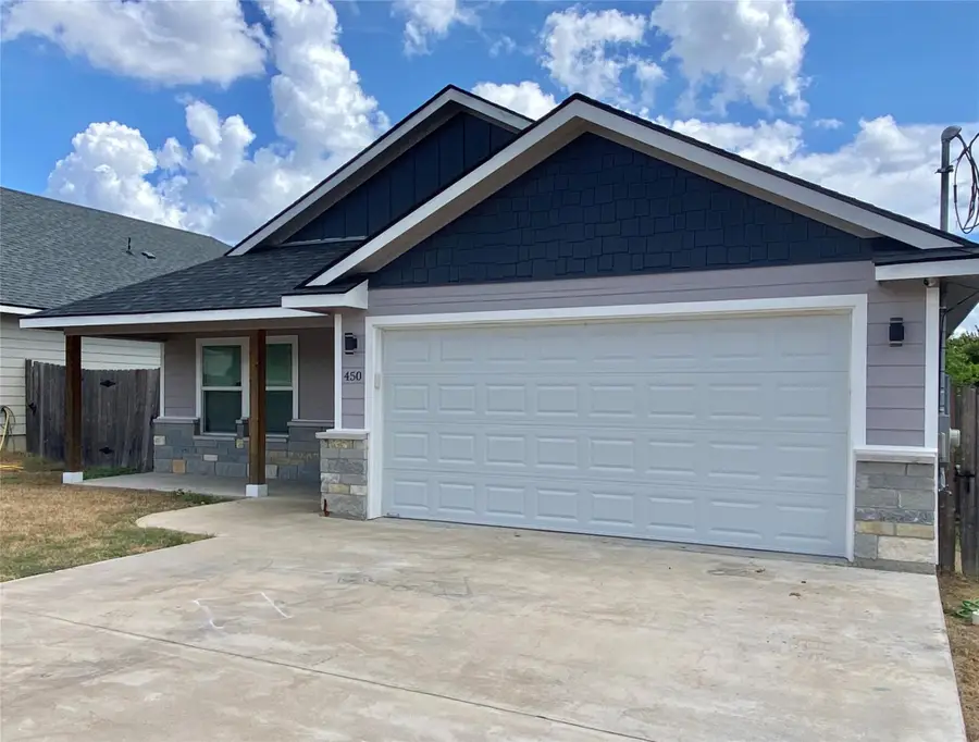 450 S Leon St, Giddings, TX 78942 - #2