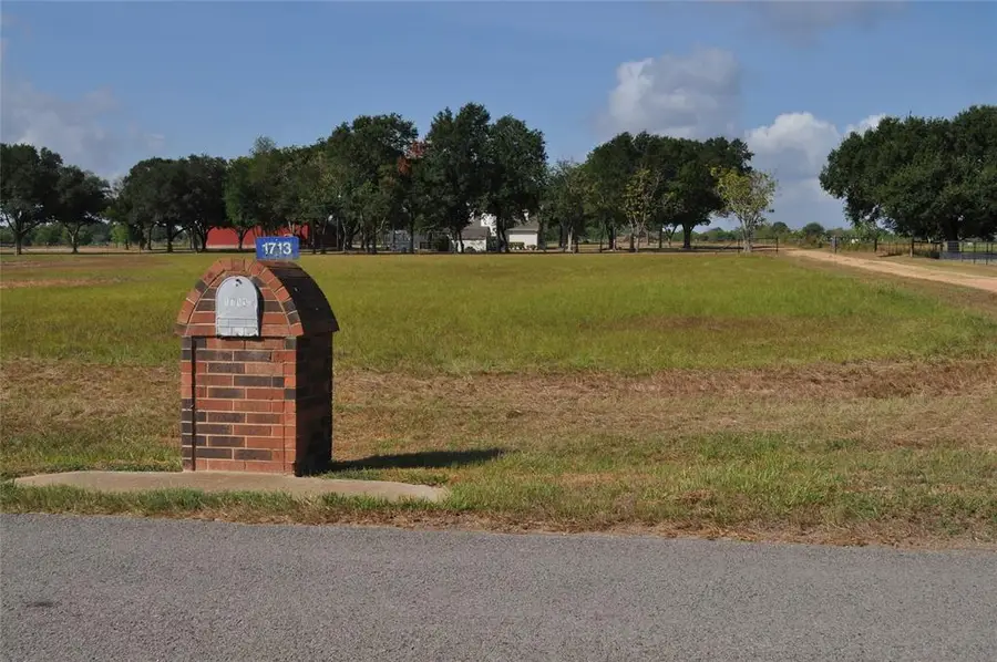 1713 Woody Ln, Sealy, TX 77474 - Image #2