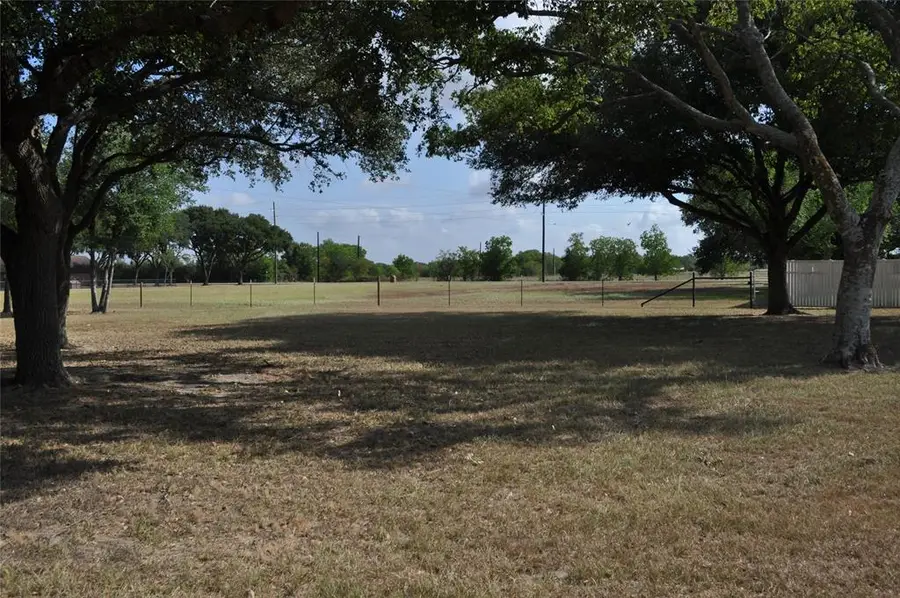 1713 Woody Ln, Sealy, TX 77474 - Image #3