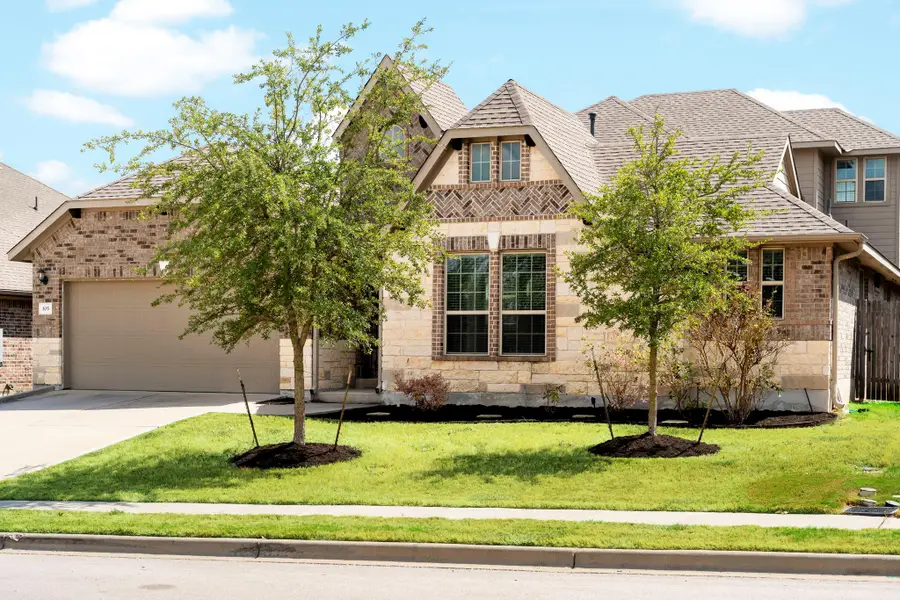 105 W Highfield St, Hutto, TX 78634 - #2