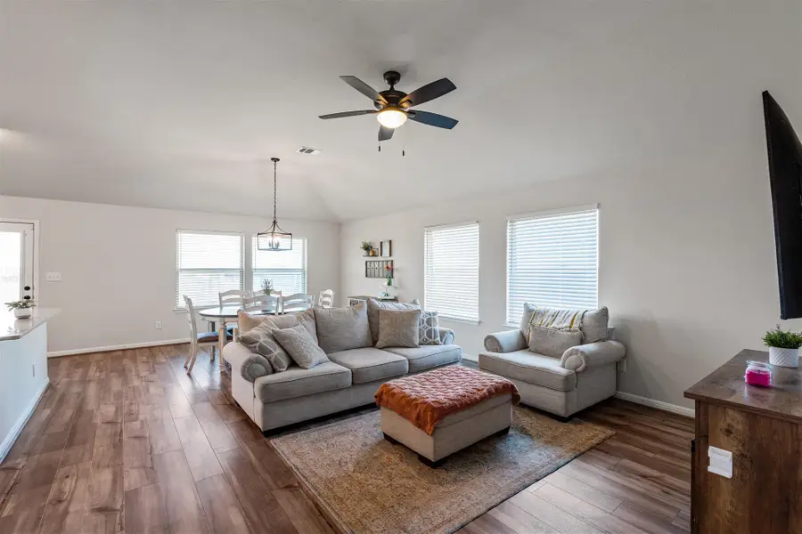 716 Sassafras St, Hutto, TX 78634 - #2