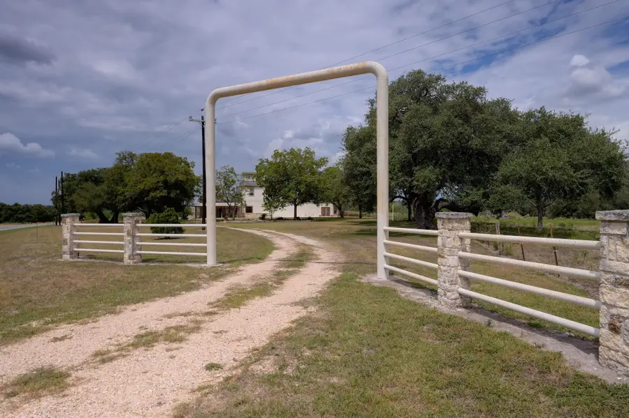 2410 Fm 1680, Moulton, TX 77975 - #2