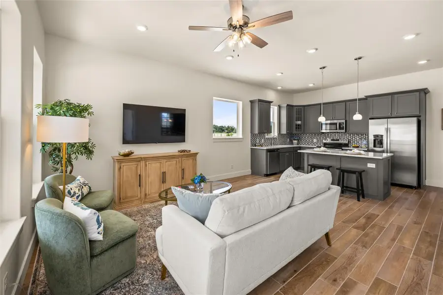 802 Creek St #100, Fredericksburg, TX 78624 - #3