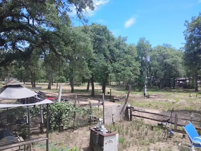 647 Hidden Oaks Dr, Elgin, TX 78621 - #2