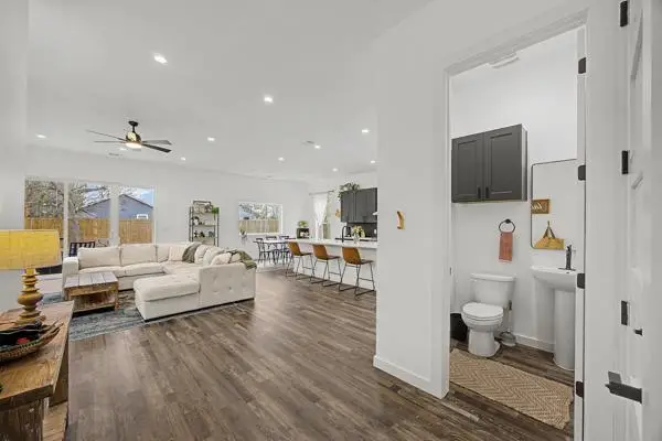 1006 4th St, Lockhart, TX 78644 - #3