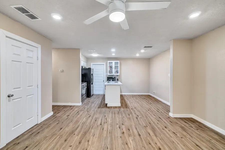 205 Liverpool Dr, Austin, TX 78745 - #3