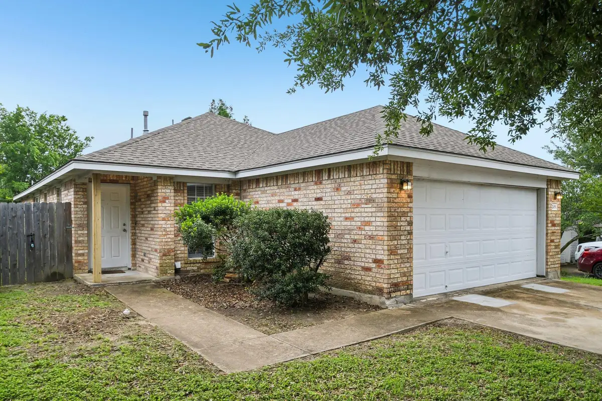 205 Cavalry Trl, Elgin, TX 78621 - #1