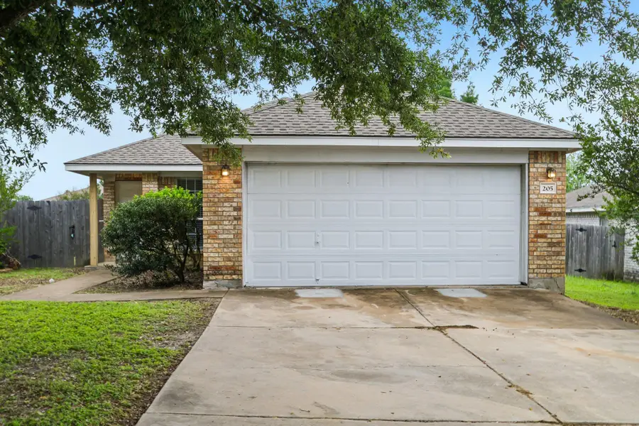 205 Cavalry Trl, Elgin, TX 78621 - #2