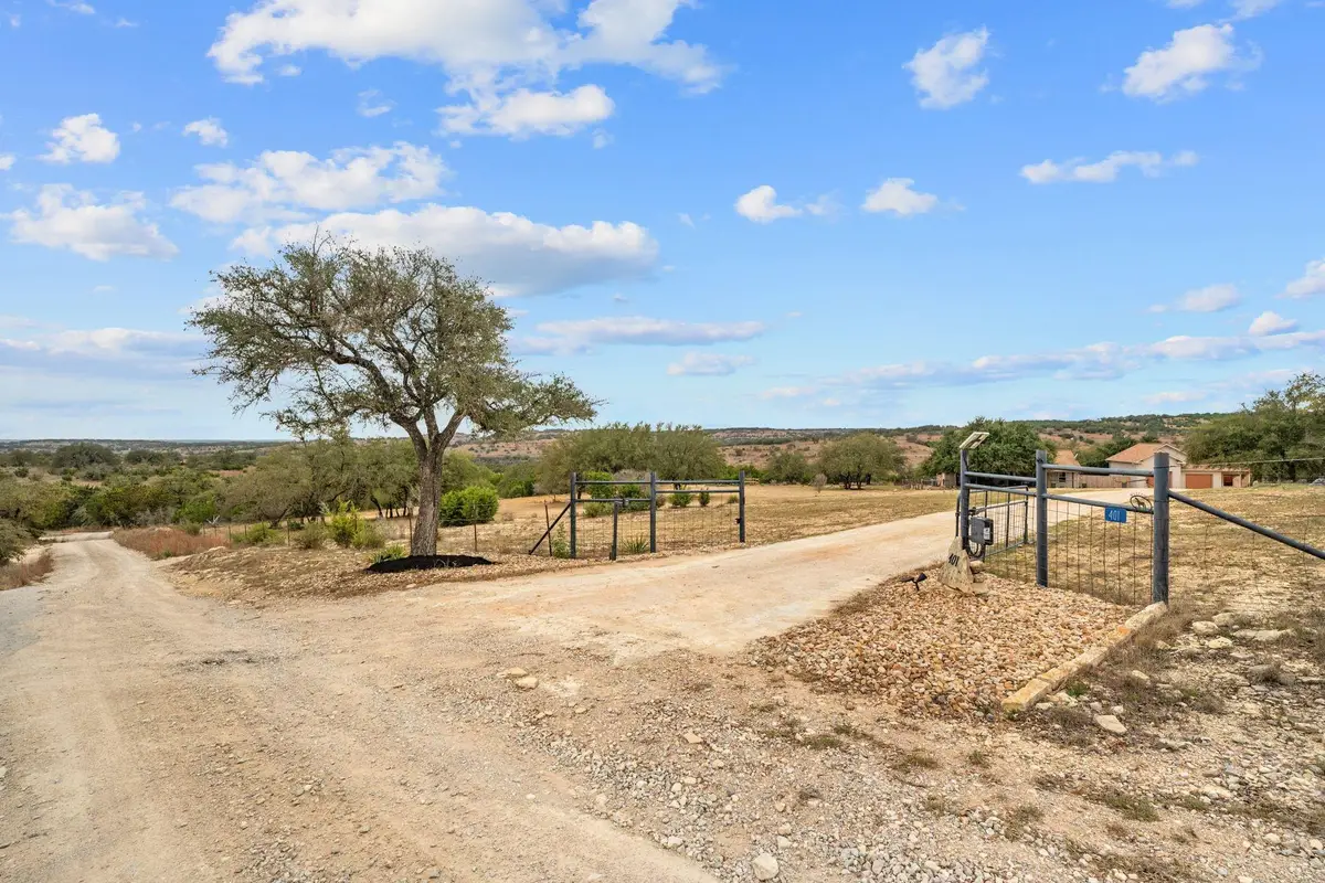 401 Ranchview Rd, Spicewood, TX 78669 - #1
