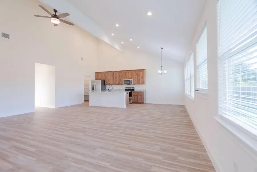 125 Callie St, Smithville, TX 78957 - Image #2