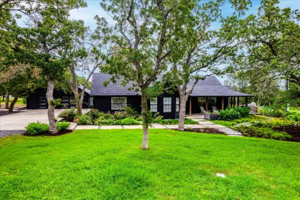 160 Shady Oaks Dr, Dale, TX 78616