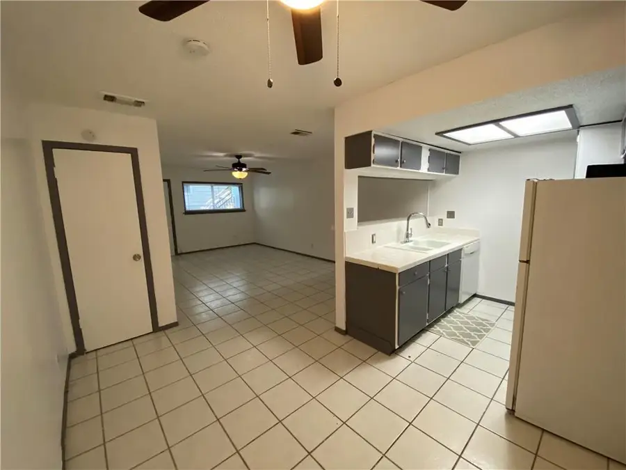 2413 Leon St #102, Austin, TX 78705 - Image #2