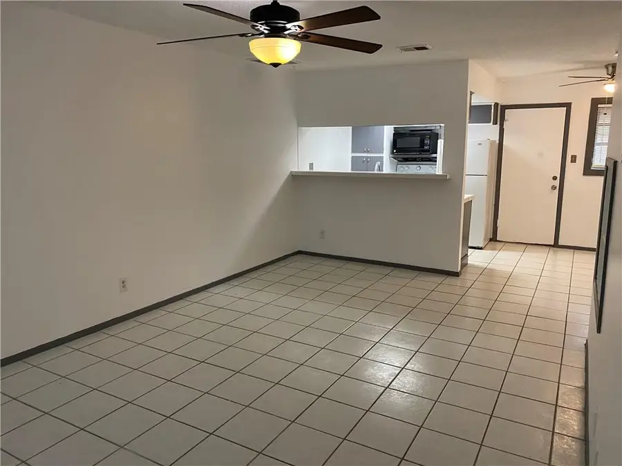 2413 Leon St #102, Austin, TX 78705 - Image #3