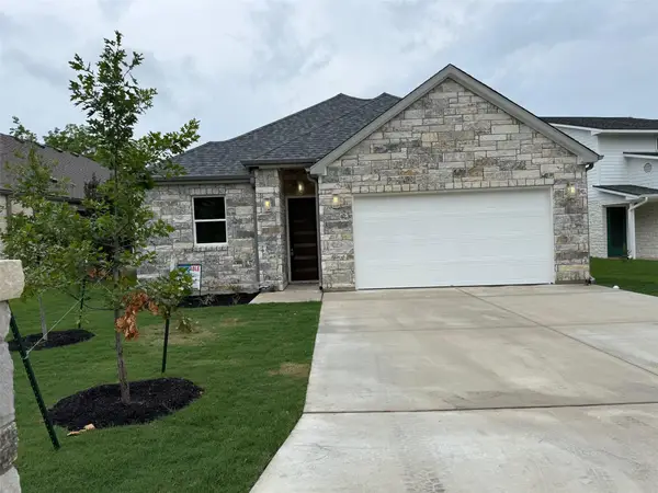 110 Firestone Place Pl, Meadowlakes, TX 78654
