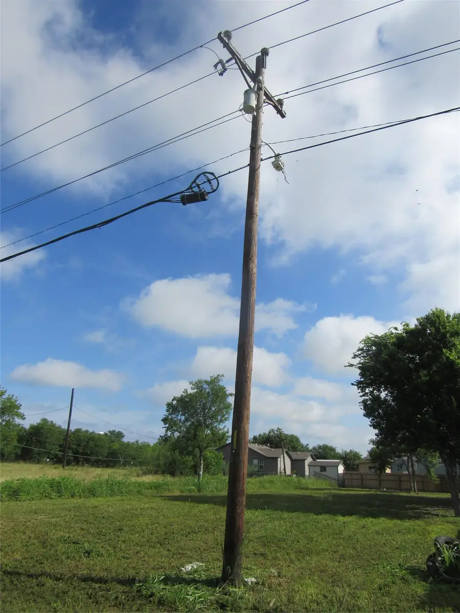500 Arnold Dr, Bartlett, TX 76511 - #3