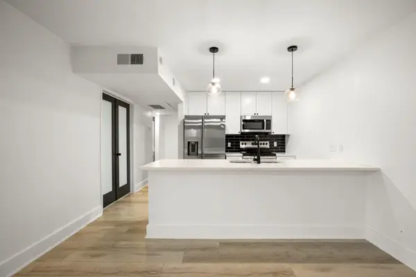 909 Reinli St #103, Austin, TX 78751