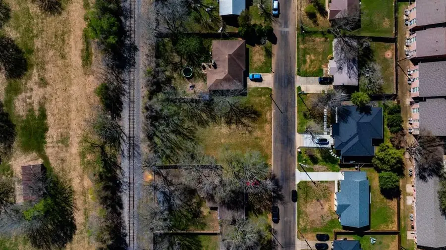 411 Persimmon St, Bastrop, TX 78602 - #3