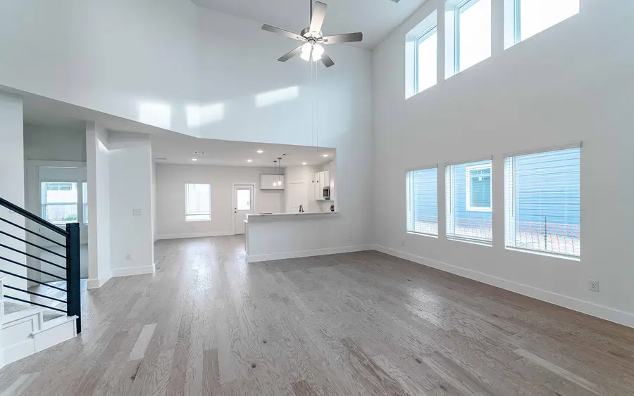 117 Cougar Hill Dr, Jarrell, TX 76537 - #2