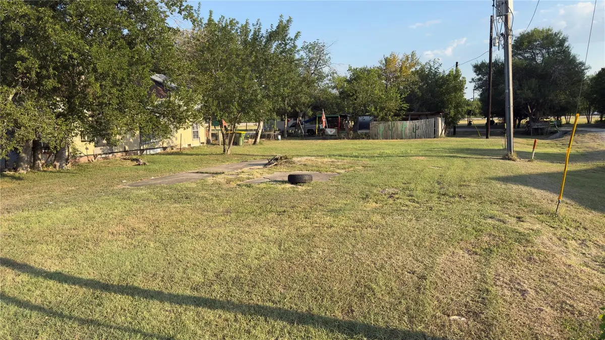 302 E Parsons St, Manor, TX 78653 - #1