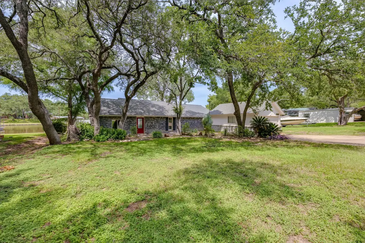 214 Island Lodges Dr, Buchanan Dam, TX 78609 - Image #1