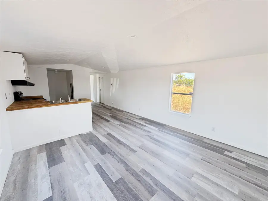 23038 White Hickory, Elmendorf, TX 78112 - Image #2