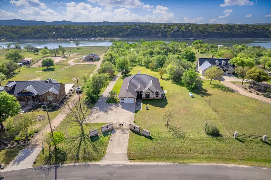493 Chimney Cove Dr, Marble Falls, TX 78654 - #2
