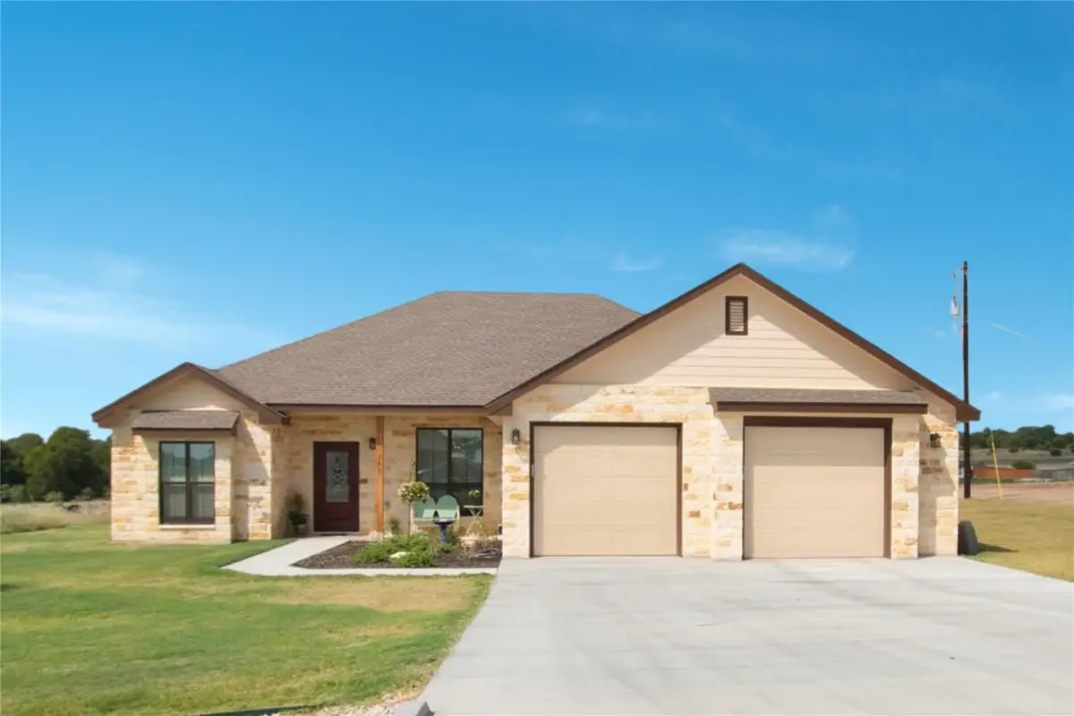 101 Hillside Ln, Lampasas, TX 76550 - Image #1