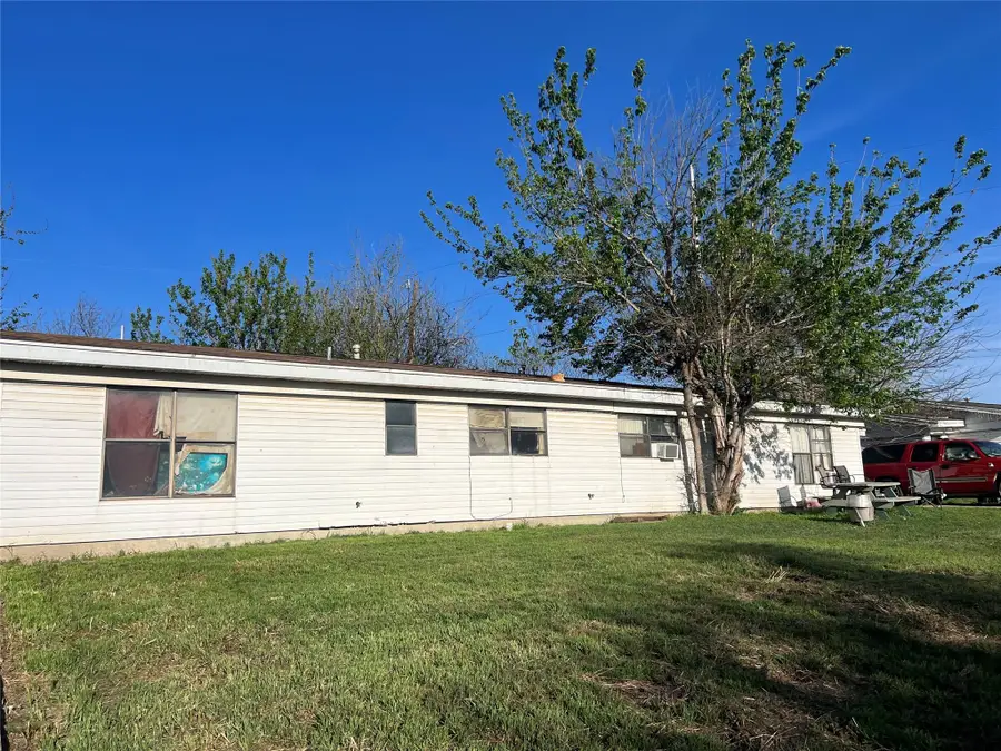 523 Lenora Dr #A&B, Taylor, TX 76574 - #2