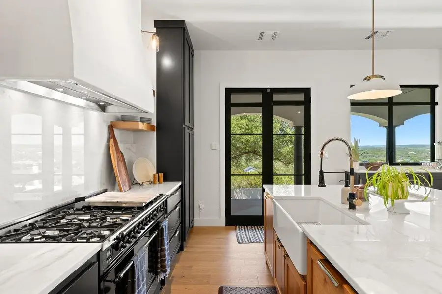 401 Rogart Dr, Spicewood, TX 78669 - #3