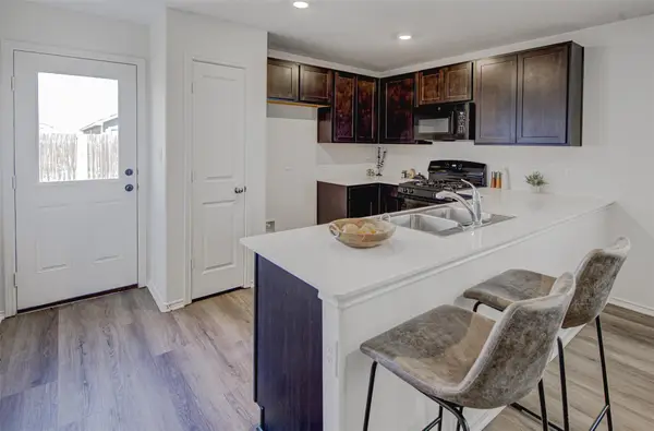 517 Thunderstorm Ave, Lockhart, TX 78644