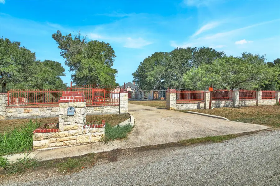 230 Heritage Oaks Dr, Cedar Creek, TX 78612 - #2