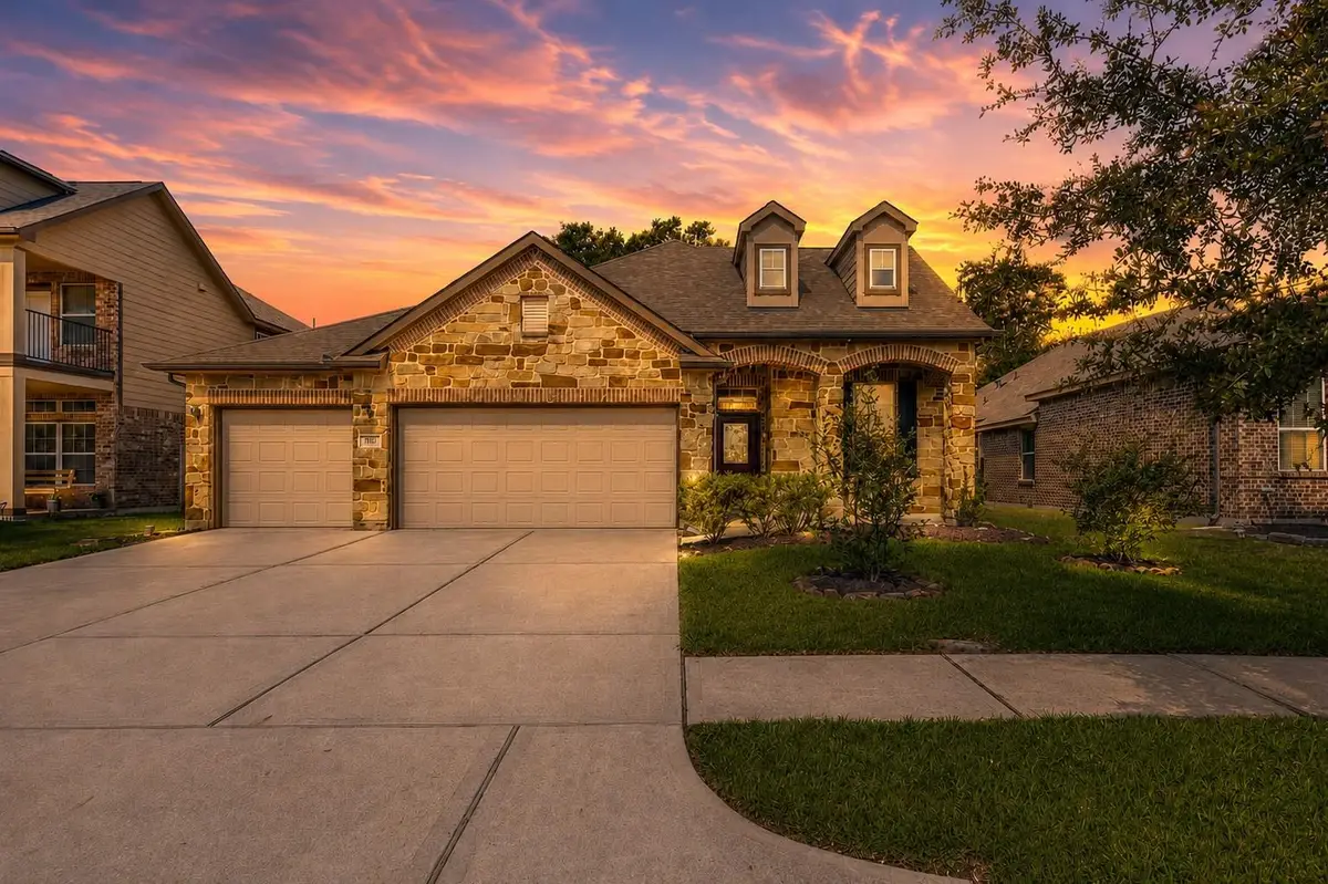 6531 Hunters Creek Ln, Baytown, TX 77521 - #1