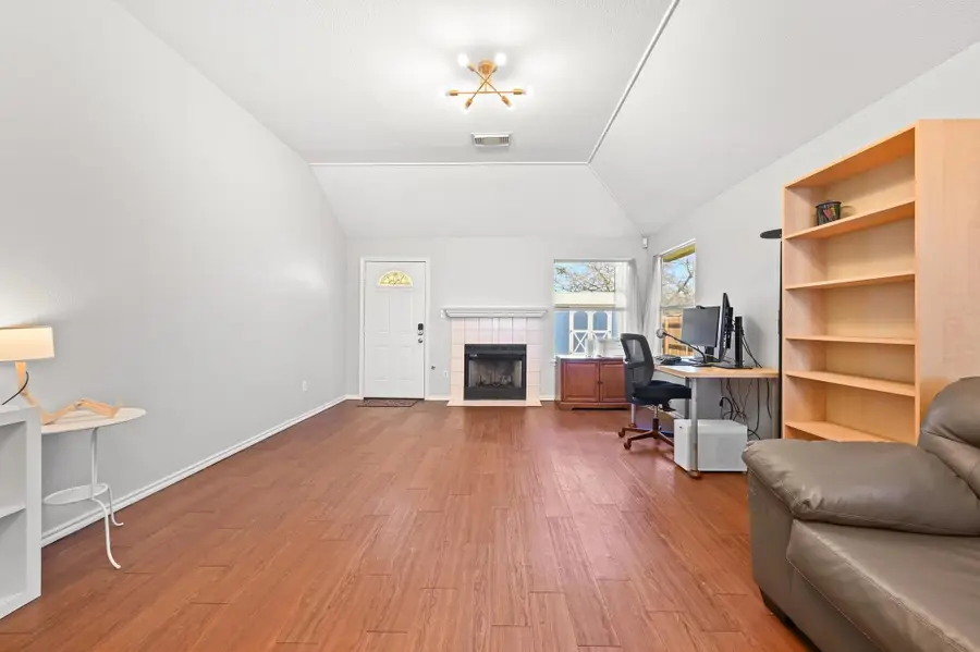 5302 Walnut Grove Dr, Austin, TX 78744 - #3